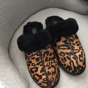 NWOT Womens Ugg slippers size 8